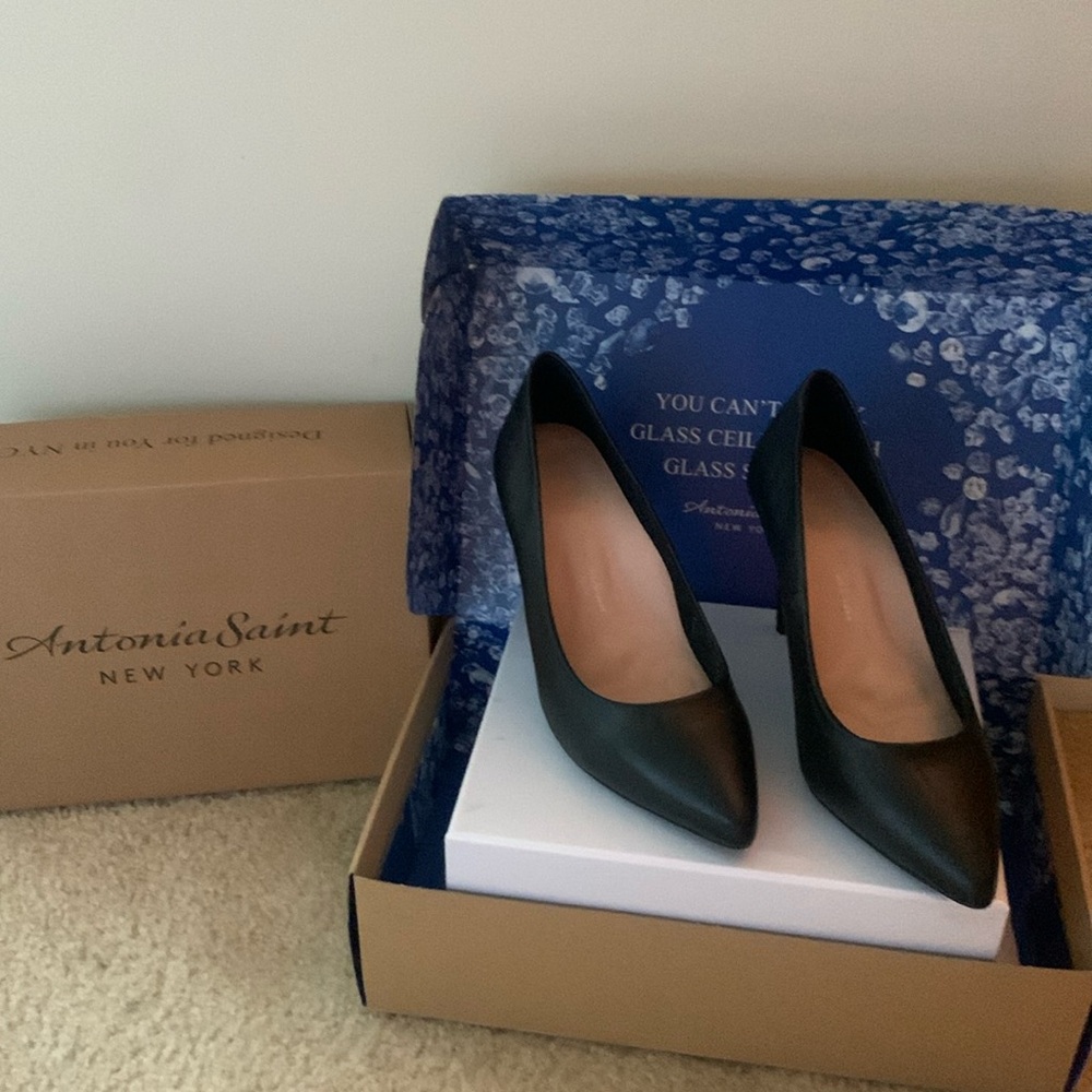 Black Pumps